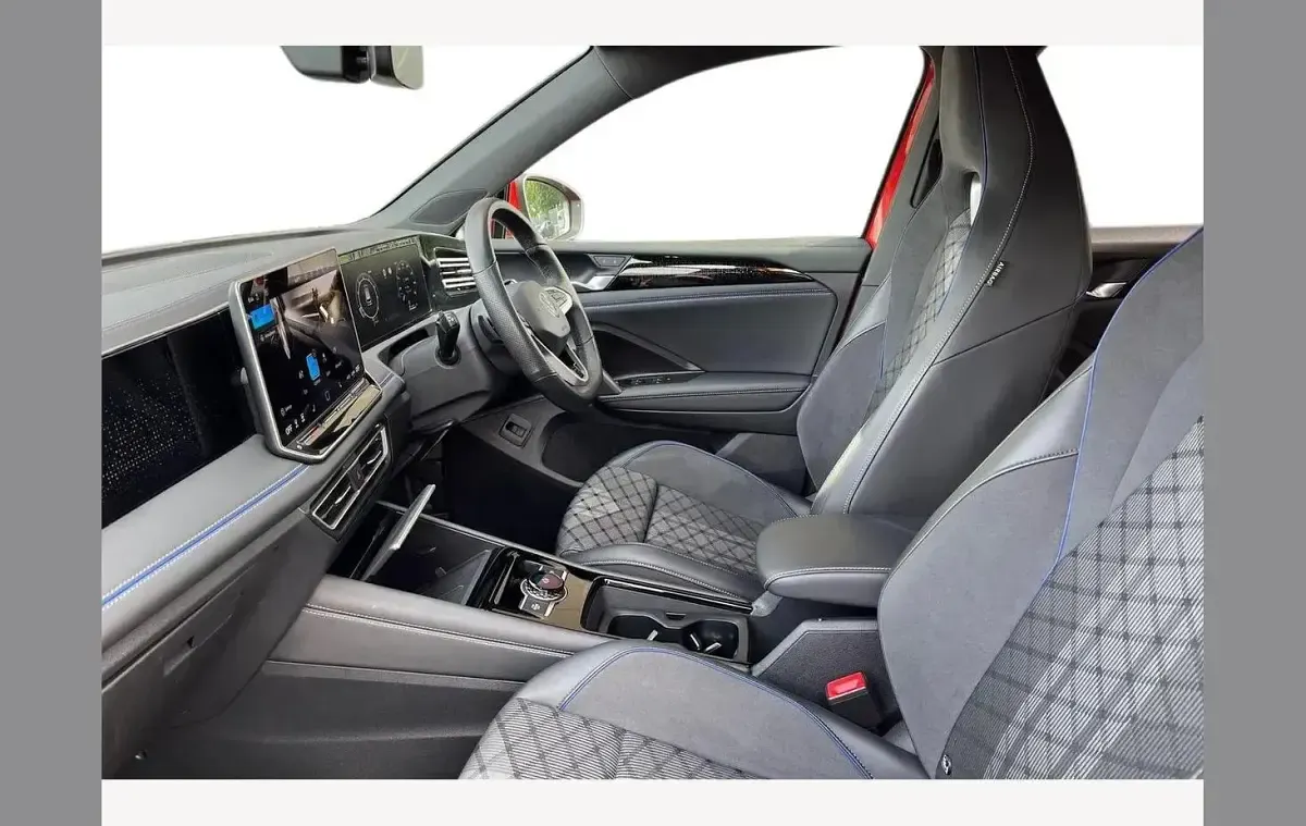 Used VW Tiguan R-line 150 HP (110 kW) 2025 Red SUV