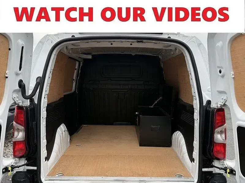 Used Vauxhall Combo Edition 100 HP (73 kW) 2021 White MPV