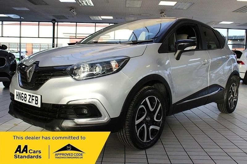 Used Renault Captur Iconic 90 HP (66 kW) 2018 Silver SUV