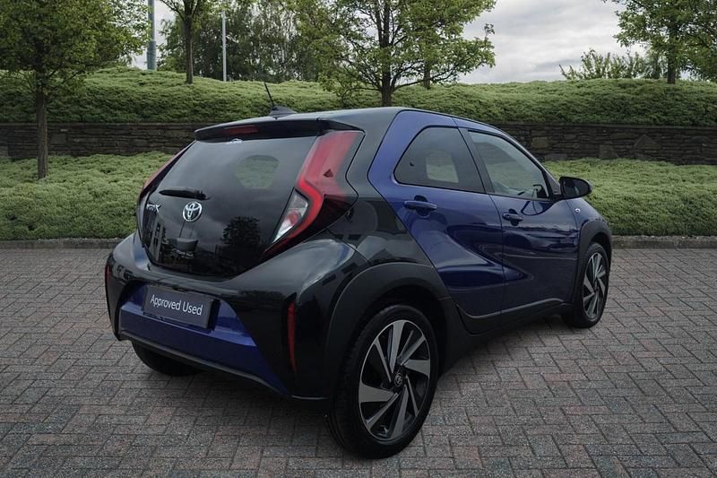 Usado Toyota Aygo X 72 HP (52 kW) 2025 Azul SUV