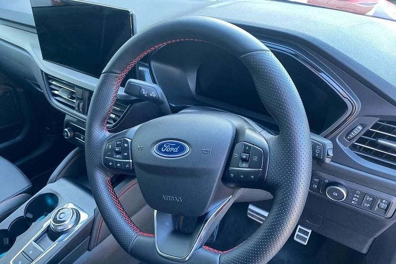 Usado Ford Kuga ST-Line 239 CV (175 kW) 2025 Rojo SUV