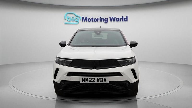 Used Vauxhall Mokka SRi 130 HP (95 kW) 2022 White SUV