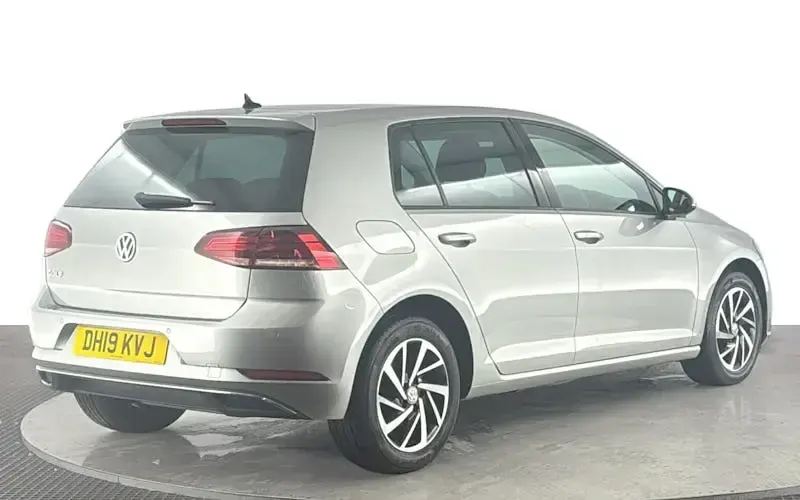 Usado VW Golf VII Match 116 HP (85 kW) 2019 Prateado Citadino
