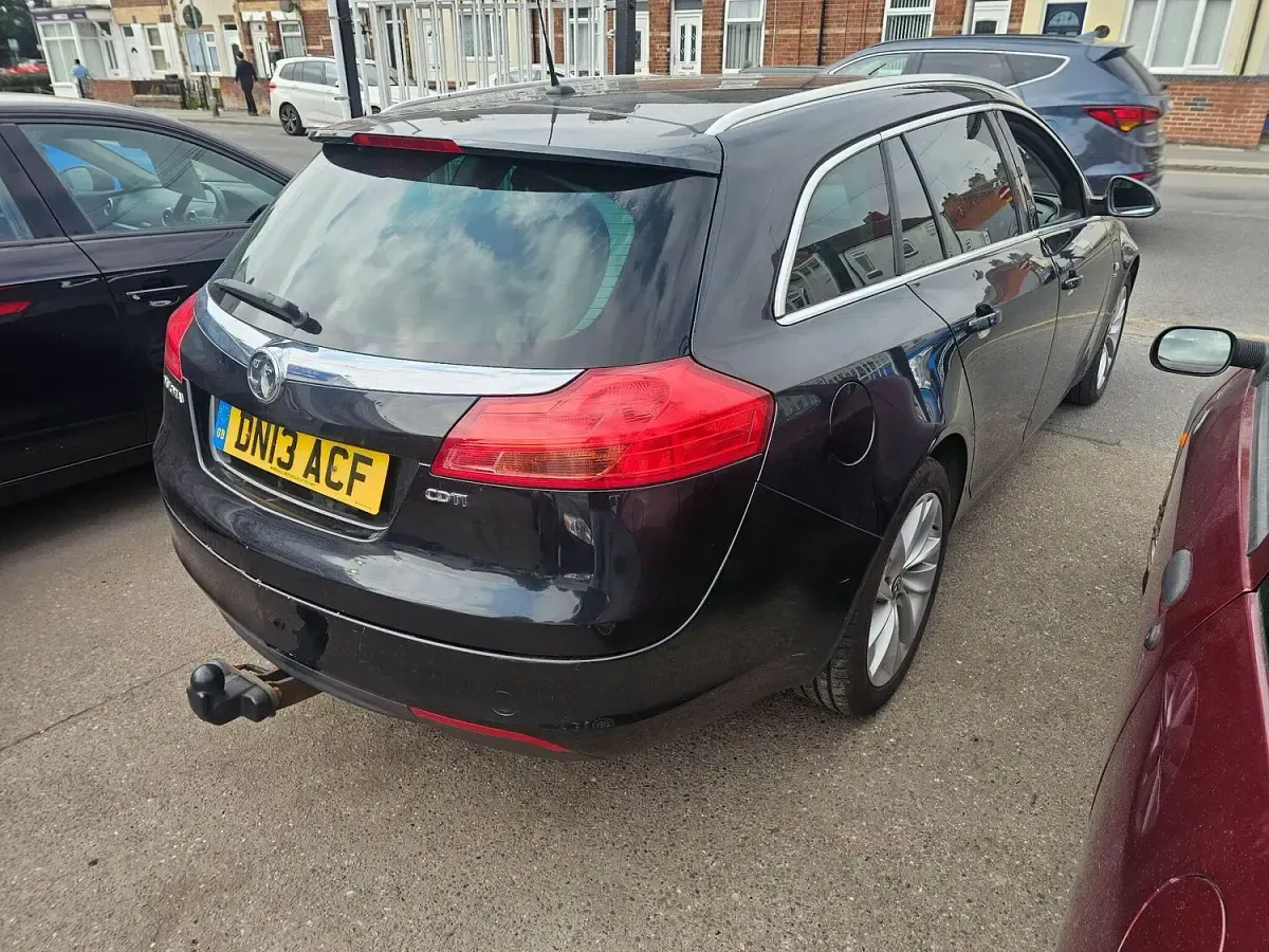 Used Vauxhall Insignia SRi 163 HP (119 kW) 2013 Black Estate