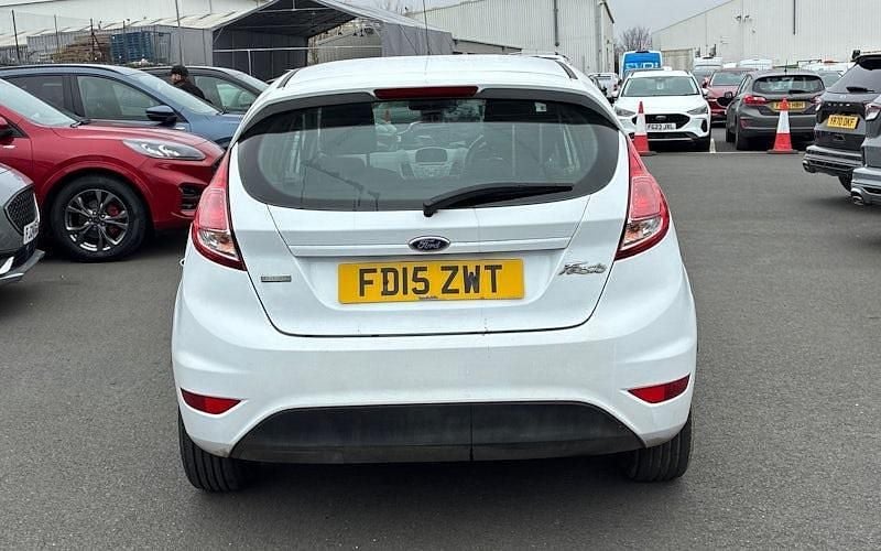 Used Ford Fiesta Zetec 101 HP (74 kW) 2017 White Hatchback