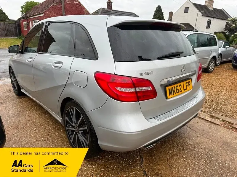 Used Mercedes B180 107 HP (78 kW) 2012 Silver Hatchback