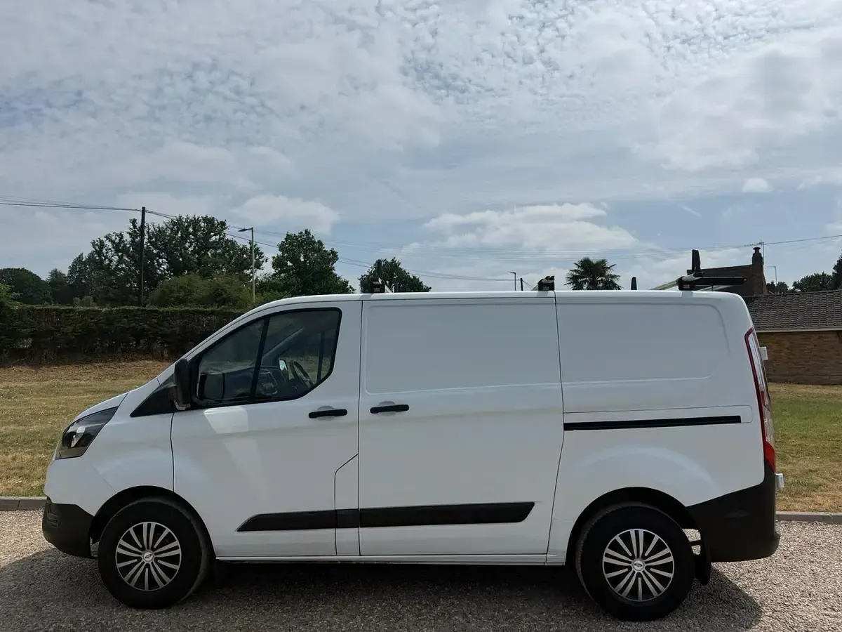 Used Ford Transit Custom 105 HP (77 kW) 2019 White Van