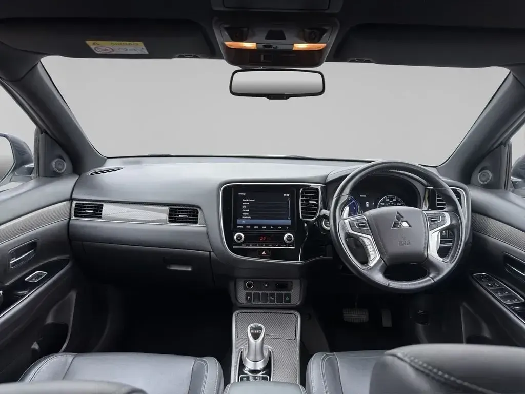 Used Mitsubishi Outlander P-HEV 220 HP (161 kW) 2020 White SUV