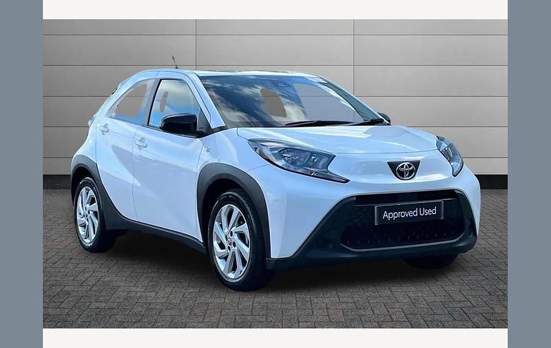 White Used 2023 Toyota Aygo X PURE SUV | £15,295 - Image 1/2