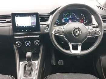 Used Renault Captur Techno 142 HP (104 kW) 2023 Red SUV