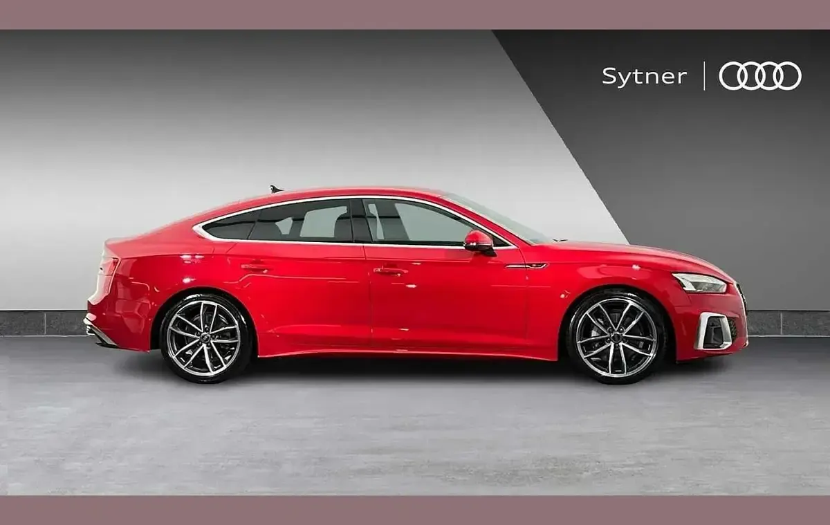 Begagnad Audi A5 S-Line 200 HK (147 kW) 2024 Röd Halvkombi