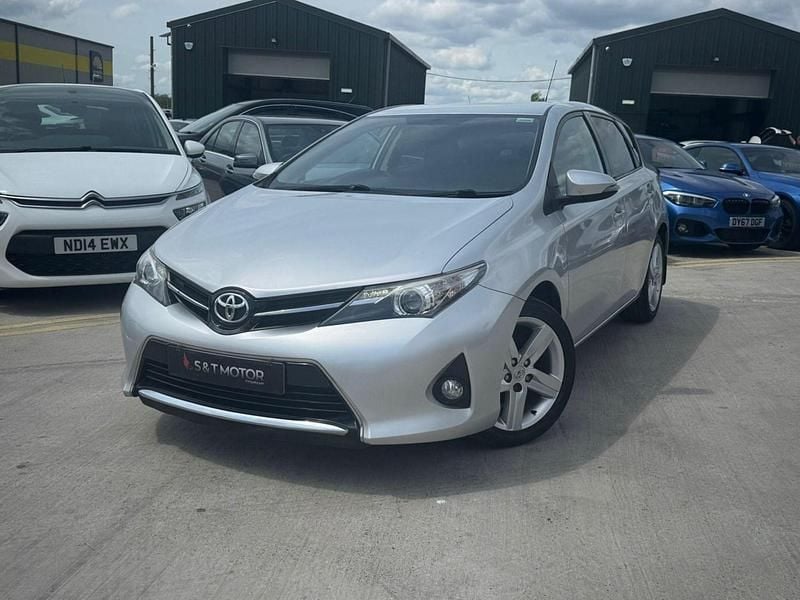 Used Toyota Auris Sport 132 HP (97 kW) 2012 Silver Hatchback