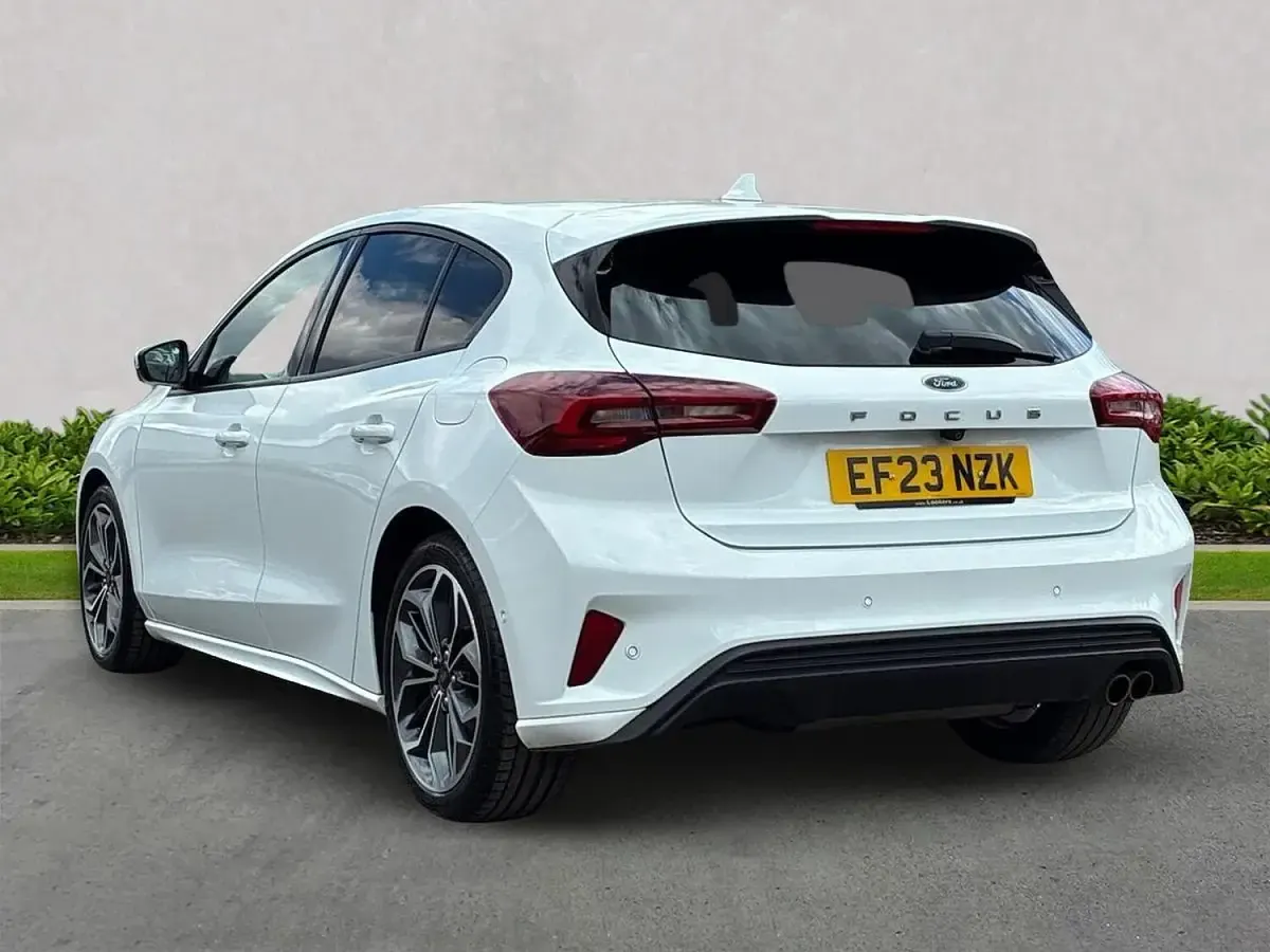 Used Ford Focus ST-Line X 125 HP (91 kW) 2023 White Hatchback