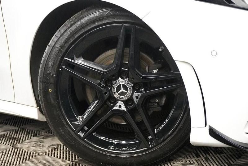 Used Mercedes A180 AMG line 136 HP (100 kW) 2019 White Hatchback