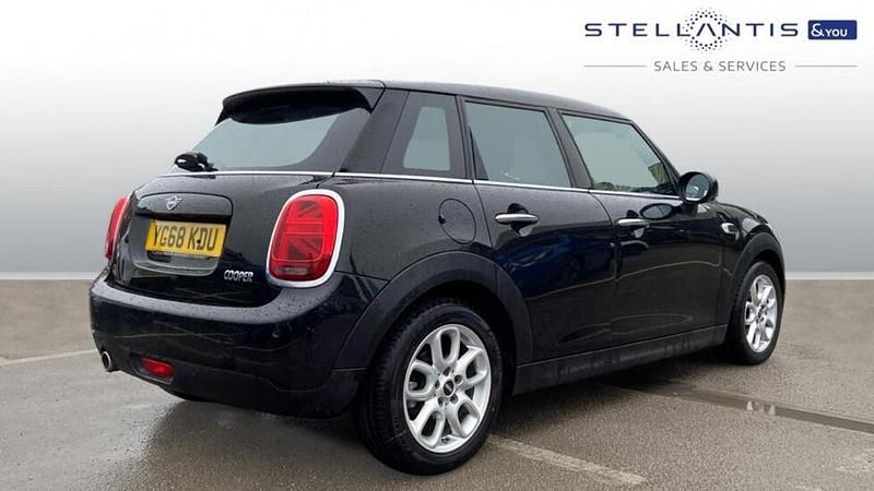 Used Mini Cooper Hatch 134 HP (98 kW) 2018 Blue Hatchback