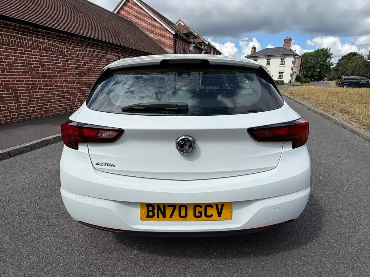 Used Vauxhall Astra Elite 122 HP (89 kW) 2020 White Hatchback