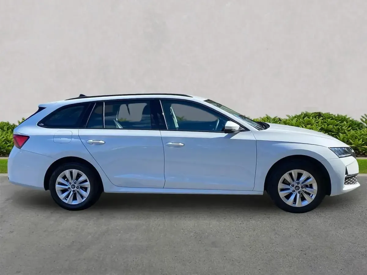 Używany Skoda Octavia SE Technology 113 KM (83 kW) 2025 Biały Kombi