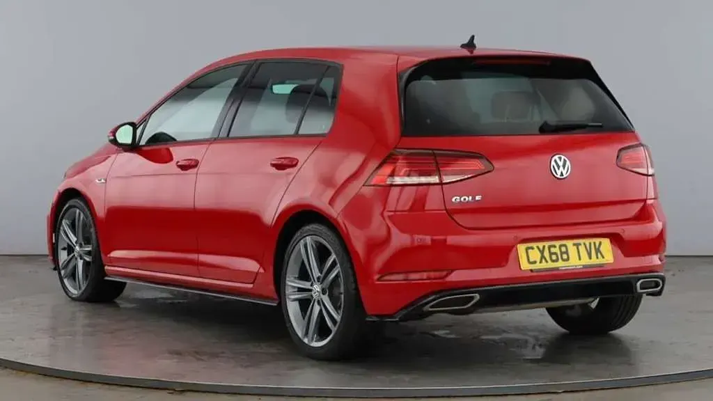 Used VW Golf VII R-line 150 HP (110 kW) 2018 Red Hatchback