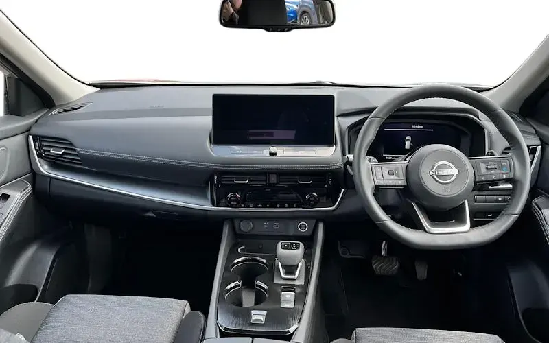 Used Nissan X-Trail N-Connecta 163 HP (119 kW) 2025 Silver SUV