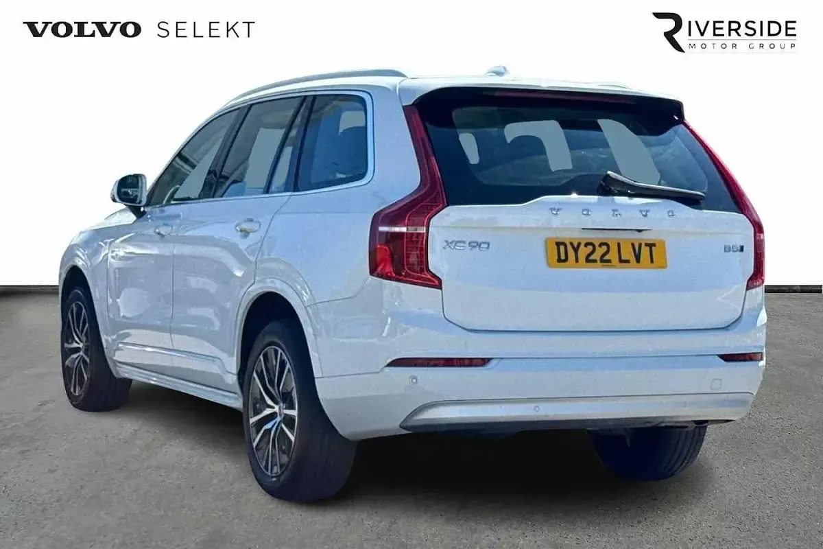 Used Volvo XC90 Momentum 235 HP (172 kW) 2022 White SUV
