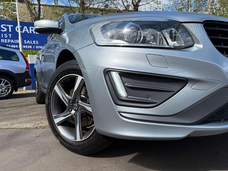 Usado Volvo XC60 R-Design 220 HP (161 kW) 2016 Prateado SUV
