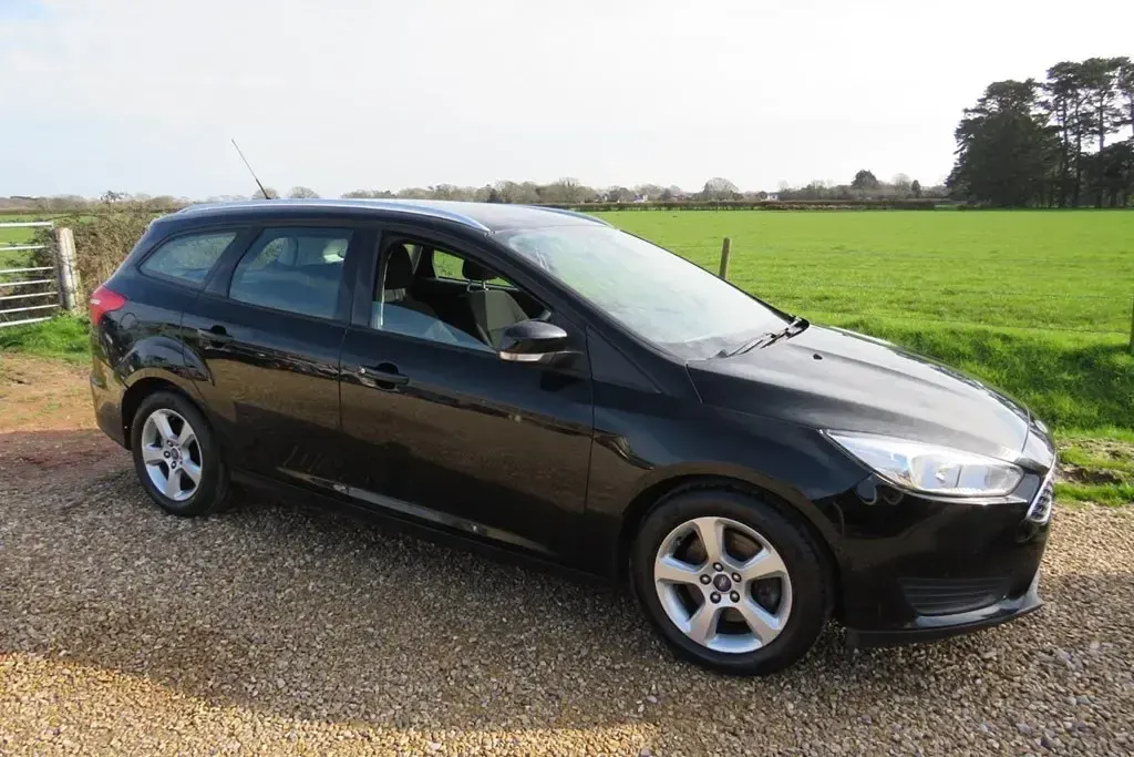 Usado Ford Focus Style 120 CV (88 kW) 2016 Negro Familiar