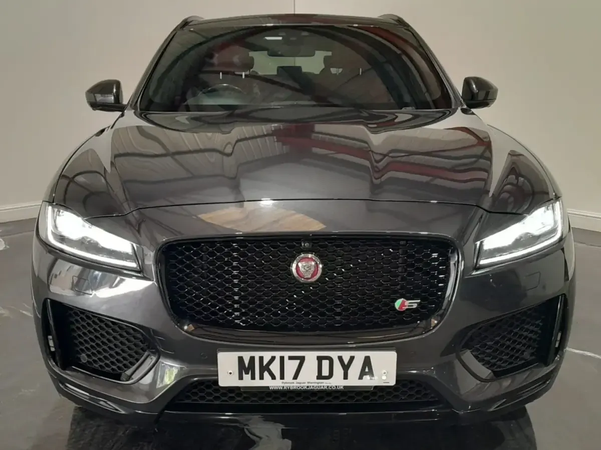 Used Jaguar F-Pace Supercharged 380 HP (279 kW) 2017 Grey SUV
