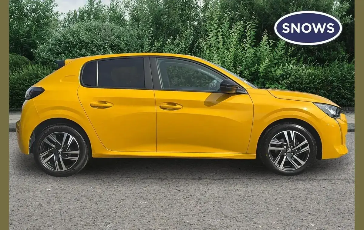 Used Peugeot 208 Active+ 75 HP (55 kW) 2023 Yellow Hatchback
