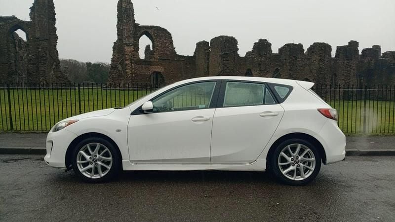 Used Mazda 3 105 HP (77 kW) 2013 White Hatchback