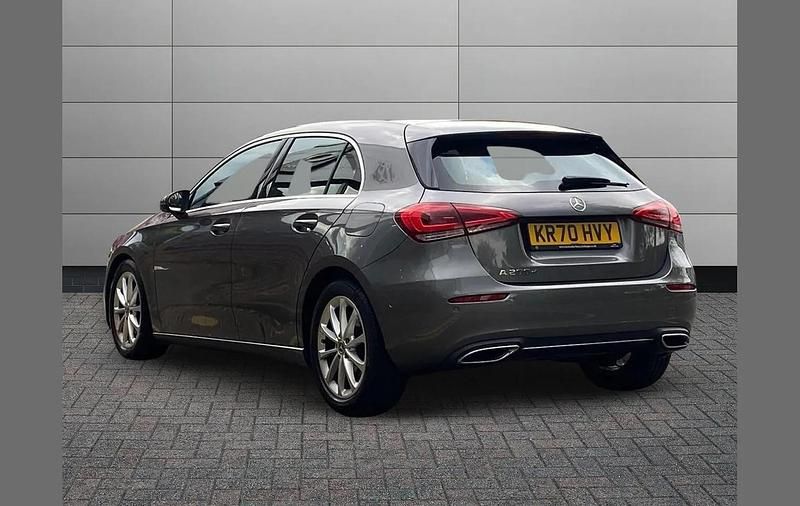 Usado Mercedes A200 Executive 150 CV (110 kW) 2020 Gris Utilitario