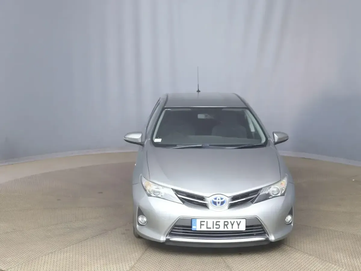 Used Toyota Auris Hybrid Plus 136 HP (100 kW) 2015 Grey Hatchback