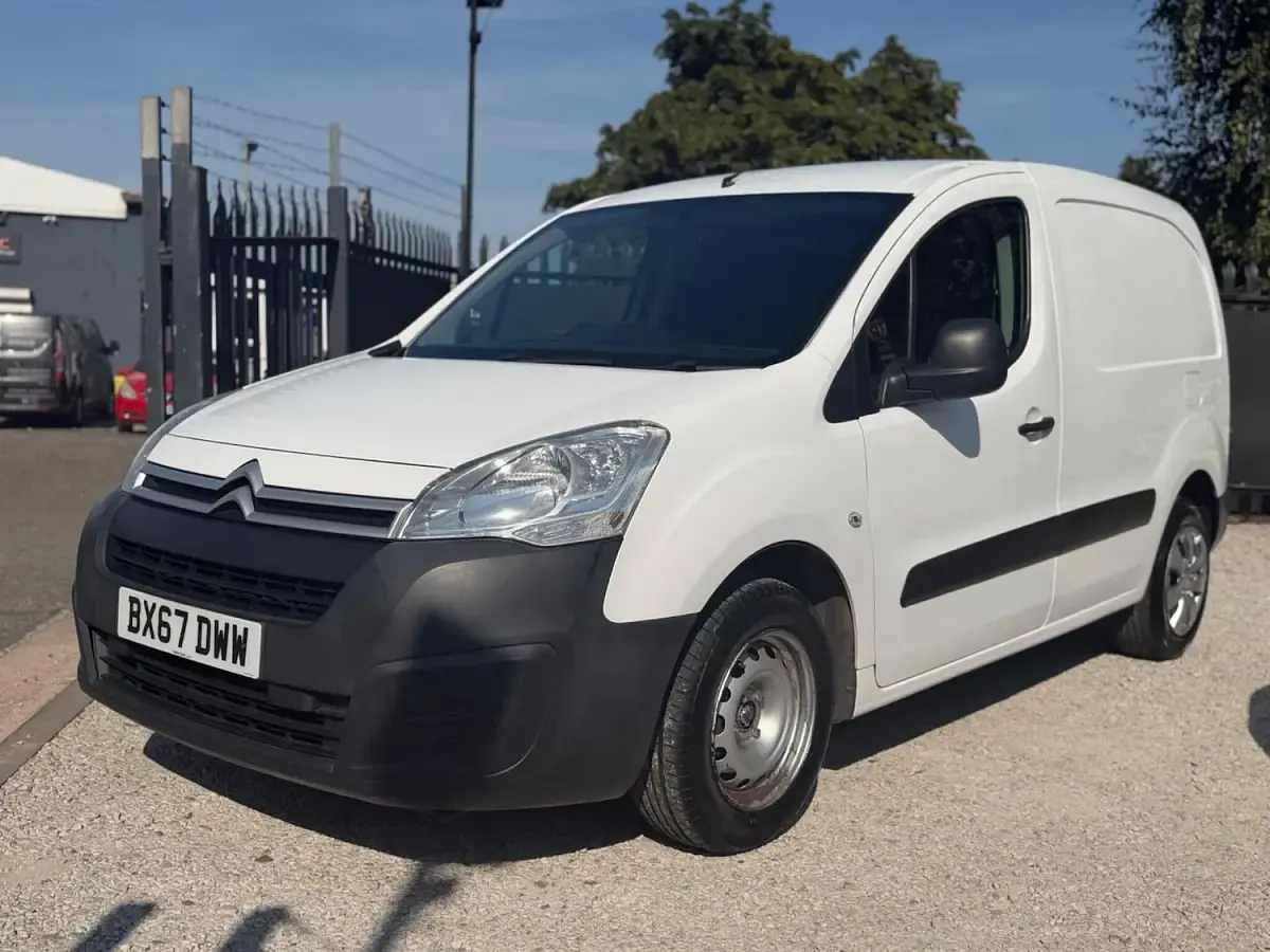 Used Citroën Berlingo 75 HP (55 kW) 2017 White MPV