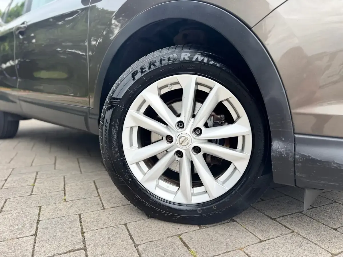 Used Nissan Qashqai Acenta 115 HP (84 kW) 2015 Beige SUV