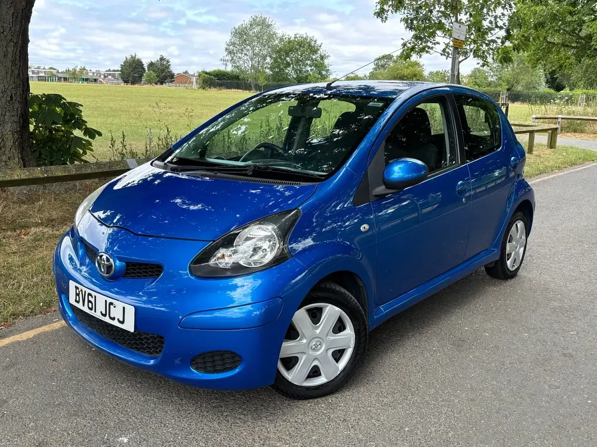Used Toyota Aygo 68 HP (50 kW) 2011 Blue Hatchback
