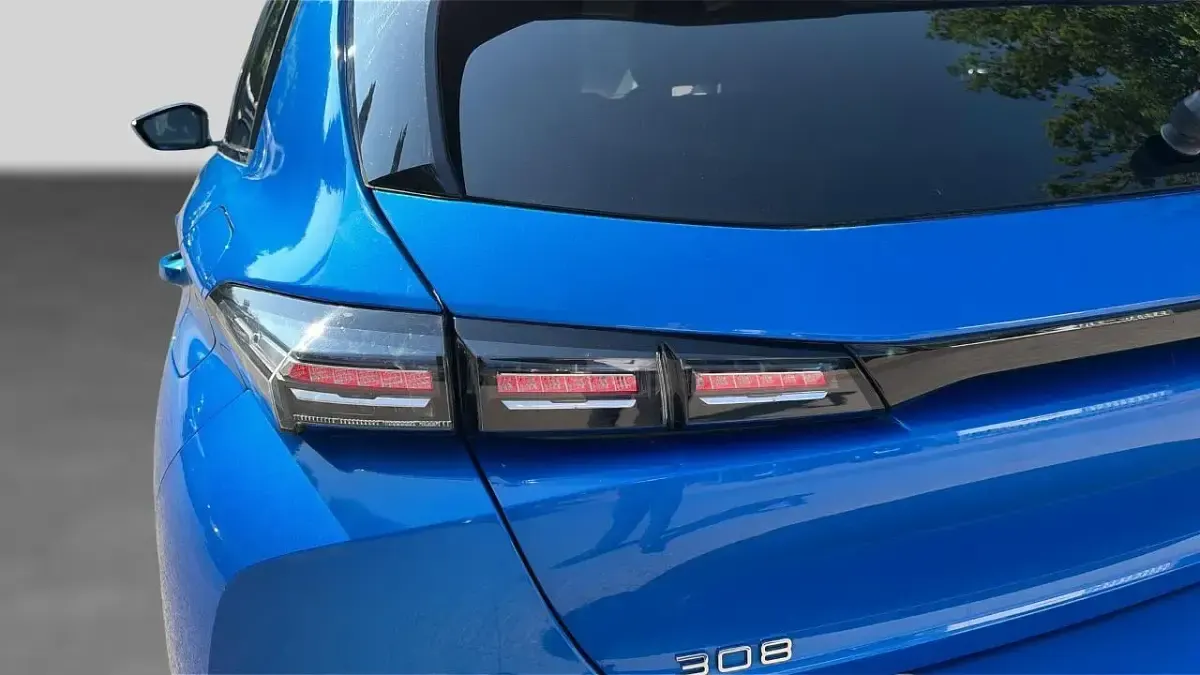 Used Peugeot 308 Allure Premium 178 HP (130 kW) 2024 Blue Hatchback