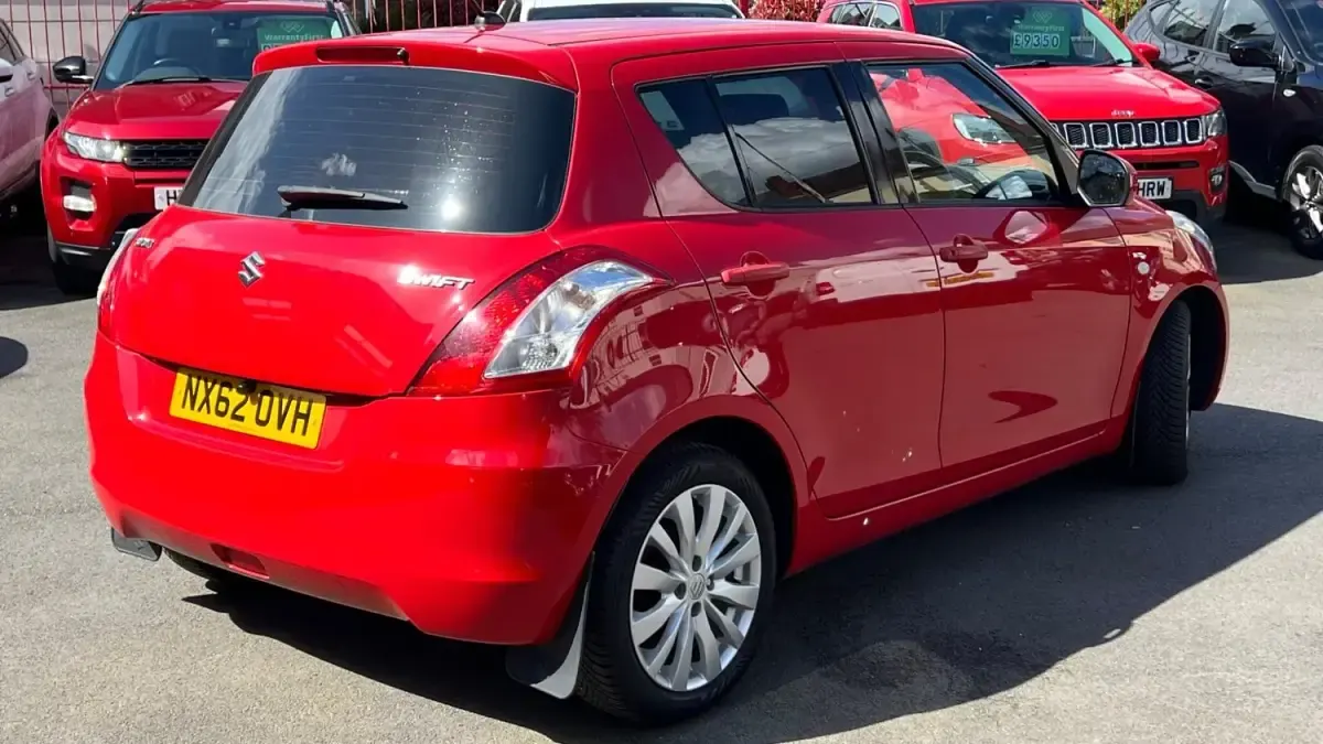Usado Suzuki Swift SZ3 94 HP (69 kW) 2012 Vermelho Citadino