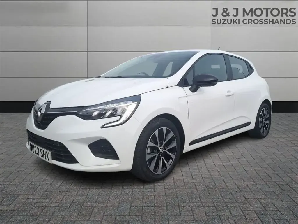 Used Renault Clio V Evolution 2023 White Hatchback