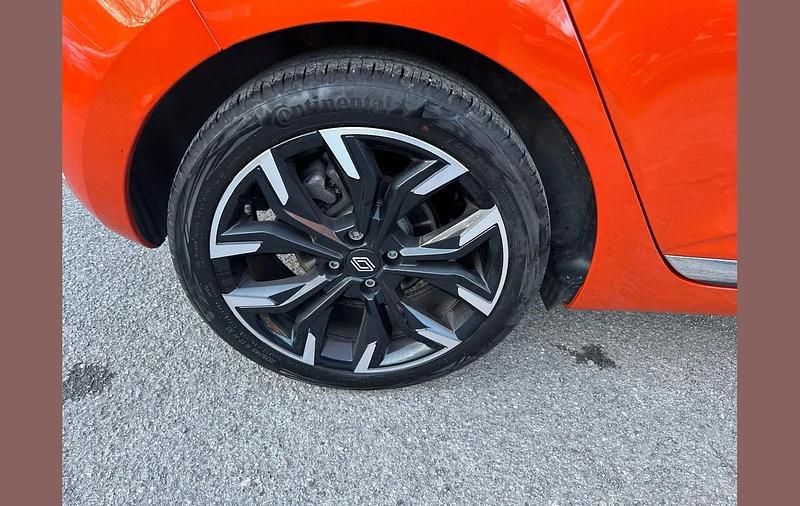 Used Renault Clio V Techno 90 HP (66 kW) 2025 Valencia orange  Hatchback