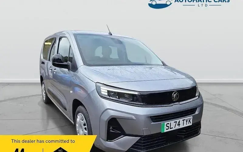 Used Vauxhall Combo Design Edition 100 kW (136 HP) 2026 MPV