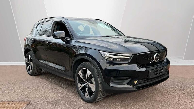 Black Used 2022 Volvo XC40 Core SUV | £23,199 (Fair price) - Image 1/3