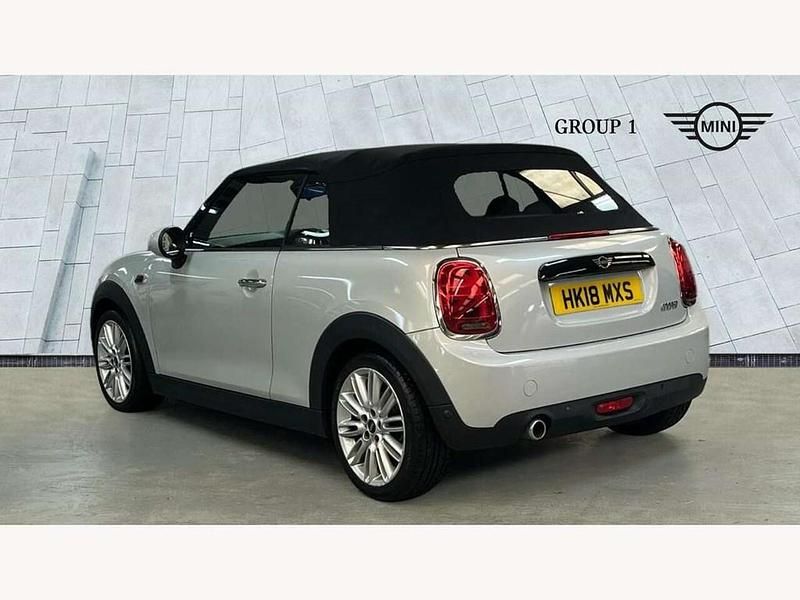 Usado Mini Cooper Cabriolet 136 HP (100 kW) 2018 Prateado Cabrios