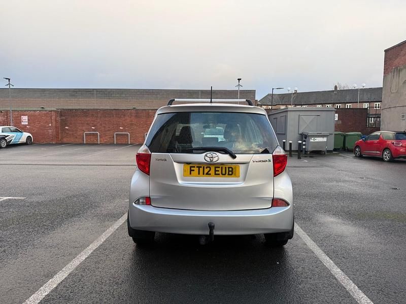 Used Toyota Verso 2012 Silver MPV
