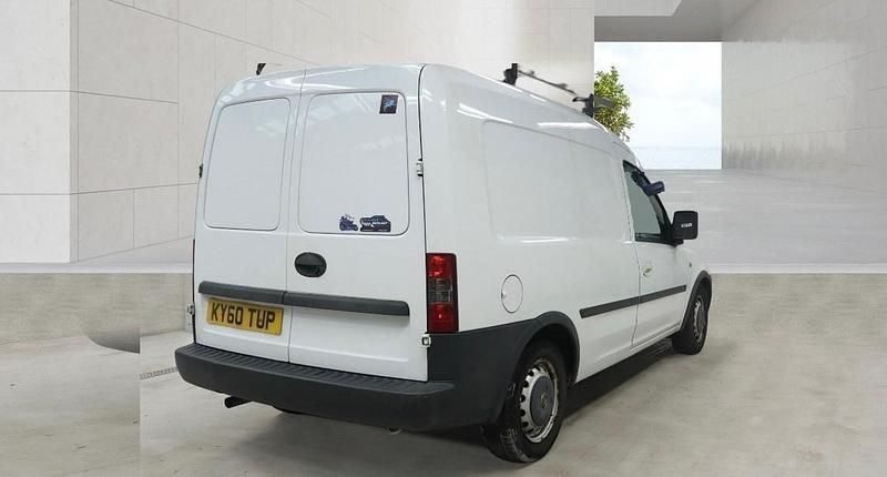 Used Vauxhall Combo 75 HP (55 kW) 2010 White MPV