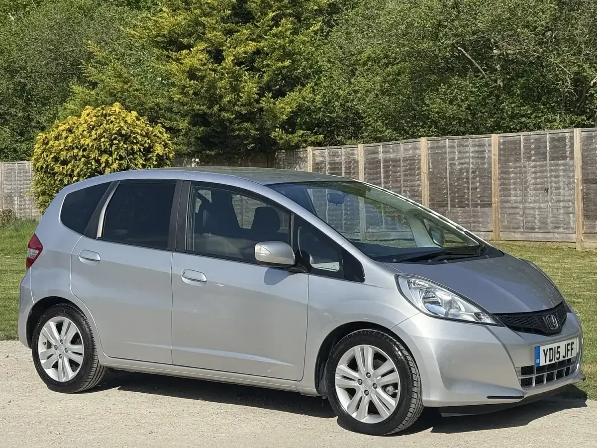 Used Honda Jazz ES 99 HP (72 kW) 2015 Silver Hatchback