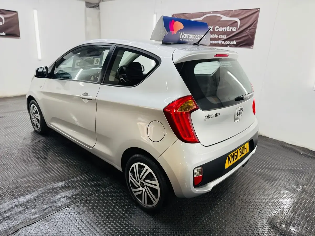 Used Kia Picanto 68 HP (50 kW) 2011 Silver Hatchback