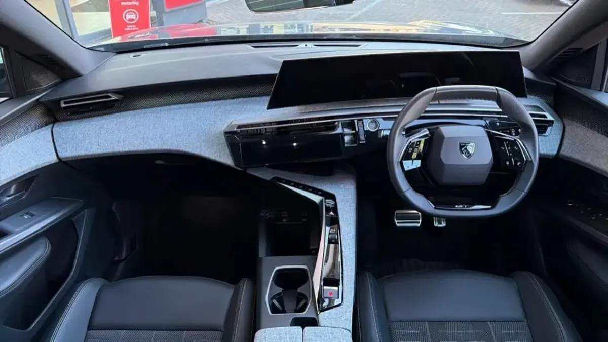 Second-hand Peugeot 5008 GT 134 CP (98 kW) 2025 Albastru SUV
