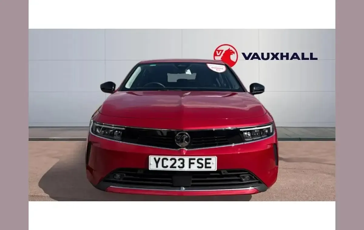 Used Vauxhall Astra Design Edition 128 HP (94 kW) 2023 Red Hatchback