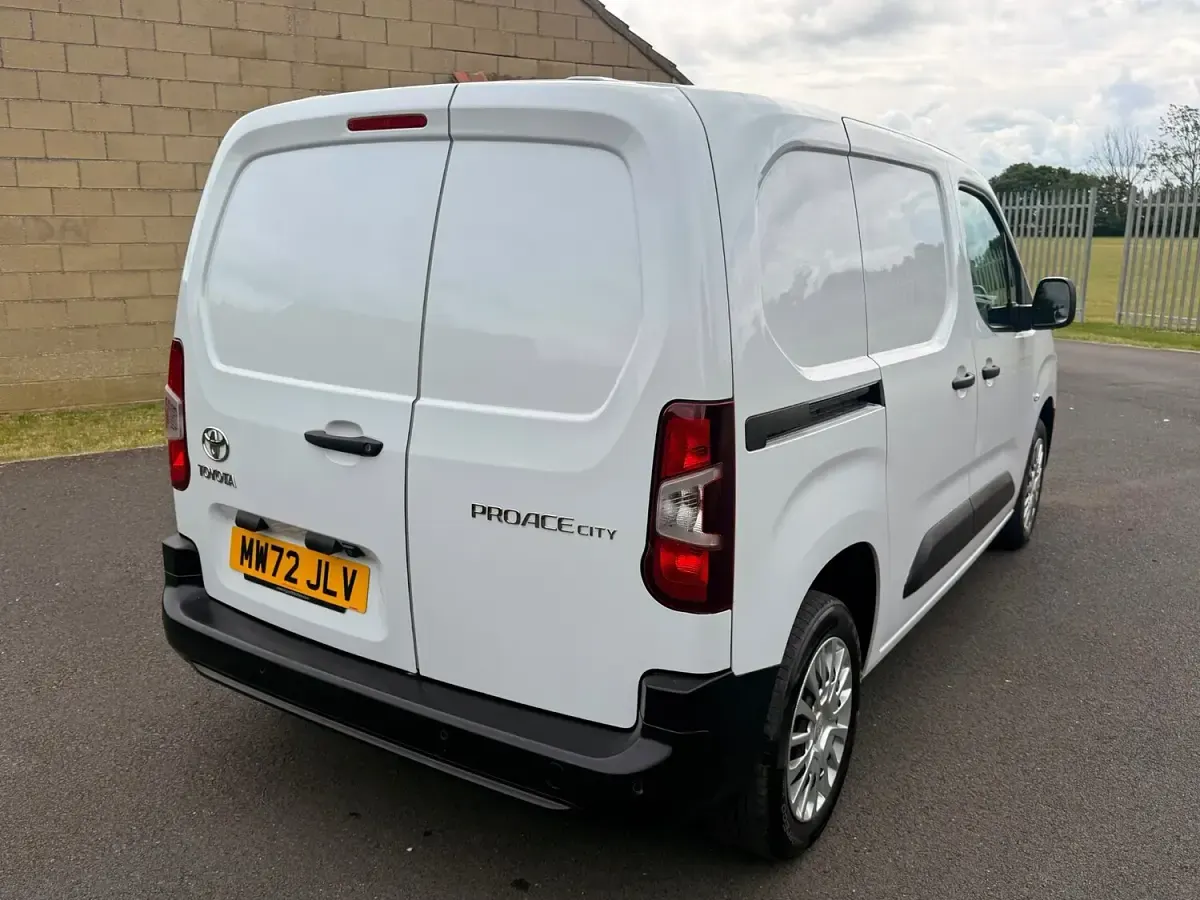 Used Toyota Proace 120 HP (88 kW) 2022 White MPV
