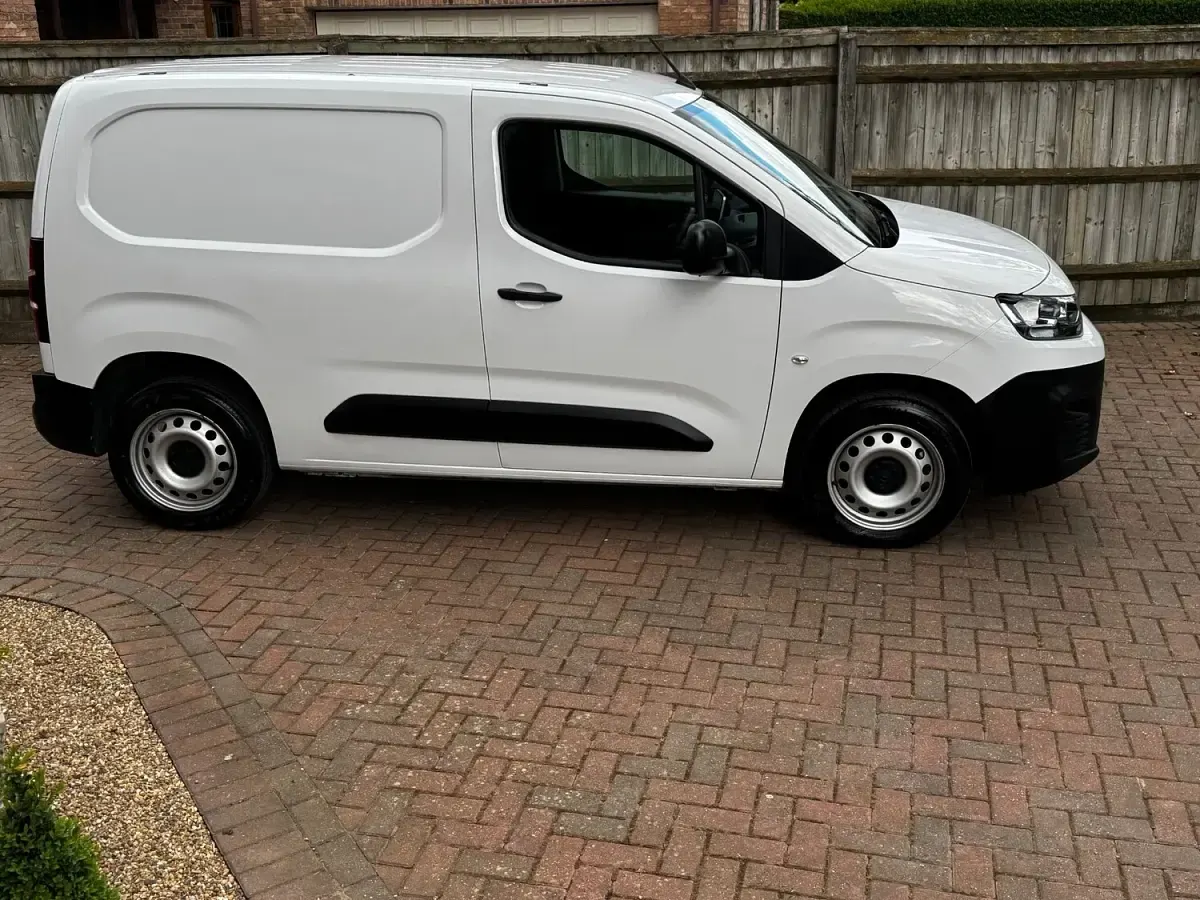 Used Citroën Berlingo 100 HP (73 kW) 2023 White MPV