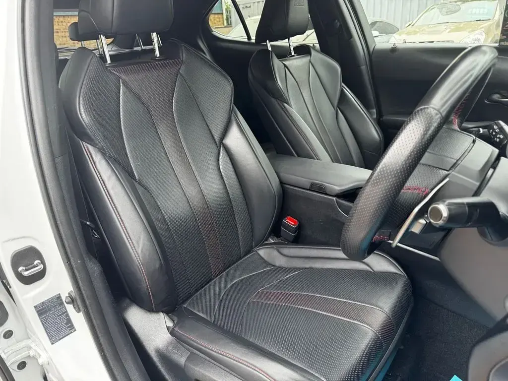 Used Lexus UX Sport Line 184 HP (135 kW) 2020 White SUV